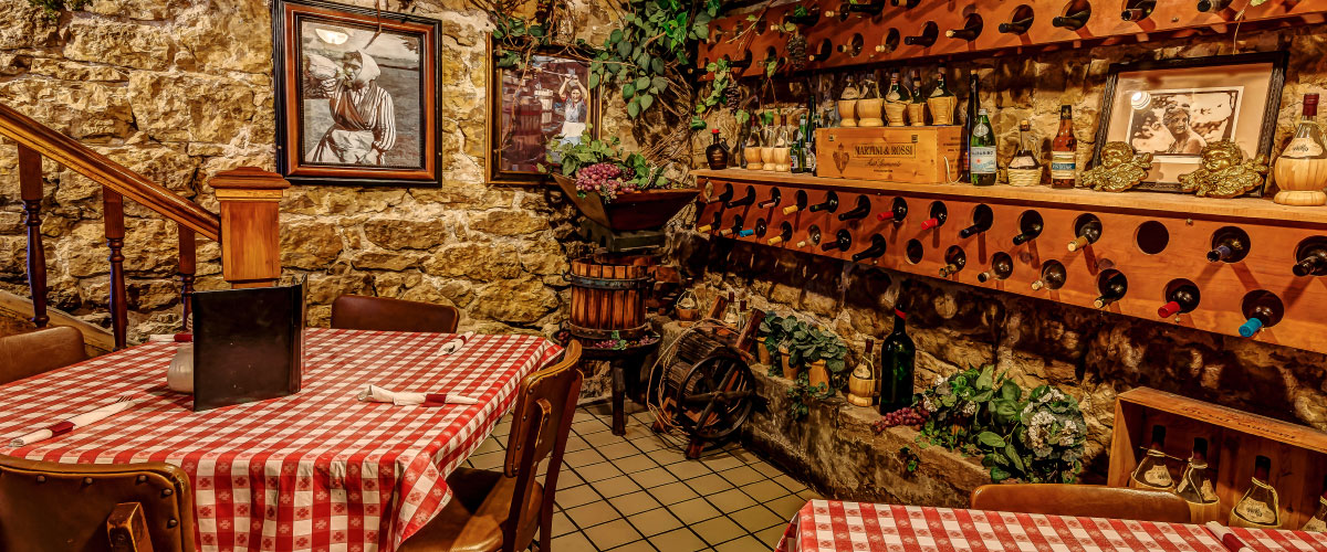 Vinny Vanucchis dungeon dining area in Galena Illinois